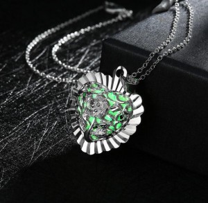 New White Gold Plated Heart Shape Luminous Glow Jewelry Dark Diffuser Necklace For Gift