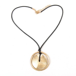 WENZHE Gold Circles Pendant Necklace
