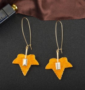 Lady Accessory Enamel Gold Maple Leaf Pendant Dangle Earrings New Designs Earring