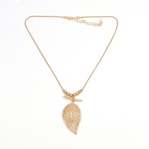 WENZHE Gold Hollow Leaf Pendant Necklace