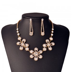 WENZHE New Arrival Crystal Flower Necklace Earrings Dubai Gold Plated Wedding Jewelry Set