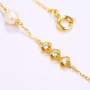 14K Gold Plated Charm Bracelet With Pearl