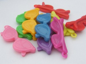 10 Mixed random colours plastic acrylic sun glasses pendants