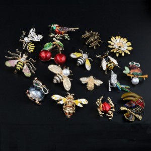 2019 new painted bee brooch animal accessories pin cute metal studded bee collar brooch