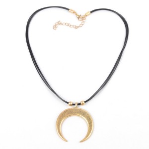 WENZHE Gold Moon Pendant Necklace