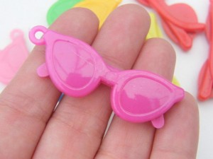 10 Mixed random colours plastic acrylic sun glasses pendants