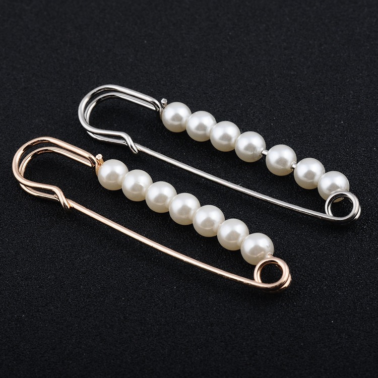 European and American jewelry pearl brooch big pin hot silk scarf buckle clothing brooch jewelry Featured Image