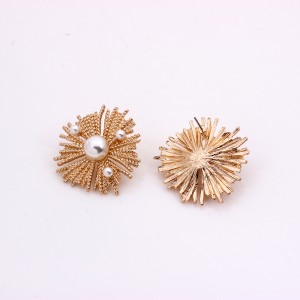 Latest Designs Fashion Accessories Pearl Flower Dainty Stud Earrings For Women
