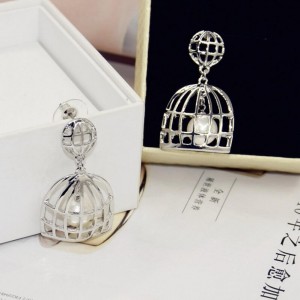Hot sale gold plated alloy birdcage design pearl stylish girl earrings