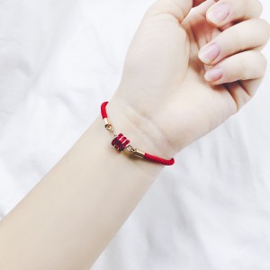 2019 new lucky gold and titanium steel red rope bracelet