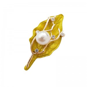 New retro creative brooch leaves pearl plant drip oil brooch