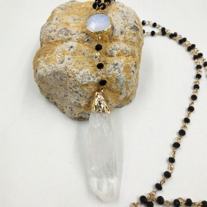 New Fashion Women Irregular Natural Stone White Crystal Stone Pendant Black Rosary Chain Necklace
