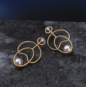 Lady accessory newest alibaba hot selling noble pearl geometry earring 24k gold earring