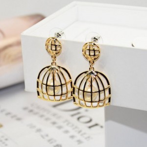 Hot sale gold plated alloy birdcage design pearl stylish girl earrings