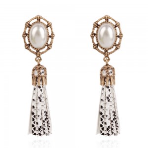 New Design Simple Imitation Pearl Hollow Metal Snakeskin Pattern PU Leather Tassel Earrings