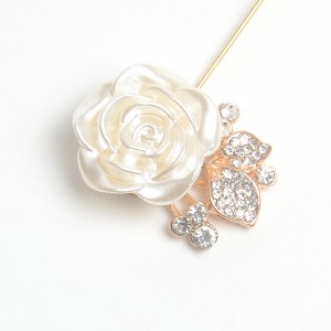 WENZHE Women Rhinestone Rose Flower Brooch Pin