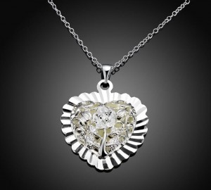 New White Gold Plated Heart Shape Luminous Glow Jewelry Dark Diffuser Necklace For Gift