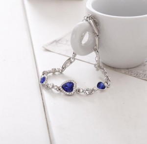 Fashion rhodium color plated crystal heart shape jewelry charm bracelet