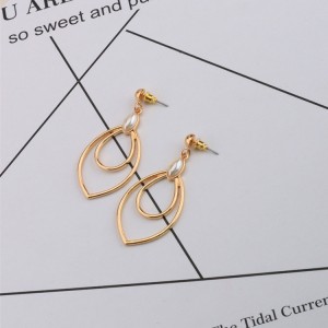 New Spring Fashion Simple Water Drop Shape Earrings Hollow Double Leaf Pearl Drop Earrings Jewelry For Women