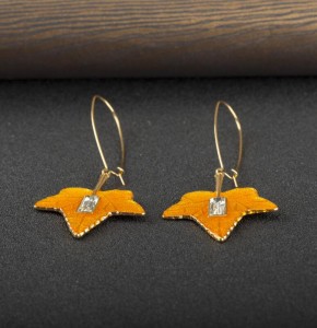 Lady Accessory Enamel Gold Maple Leaf Pendant Dangle Earrings New Designs Earring