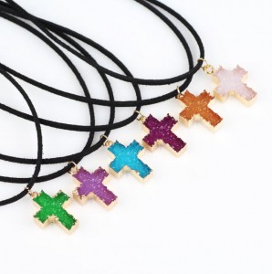 Cross shape pendant crystal quartz necklace jewelry manufacturer china
