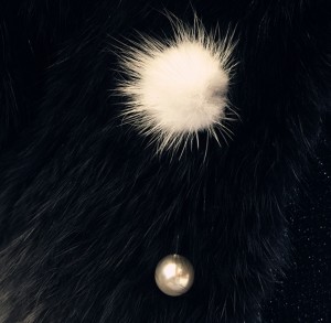 Autumn and winter high-grade mink fur ball brooch pearl female brooch a word pin cardigan scarf buckle