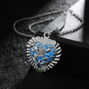 New White Gold Plated Heart Shape Luminous Glow Jewelry Dark Diffuser Necklace For Gift