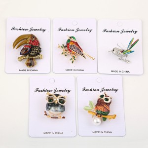 2019 new painted bee brooch animal accessories pin cute metal studded bee collar brooch