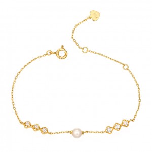 14K Gold Plated Charm Bracelet With Pearl