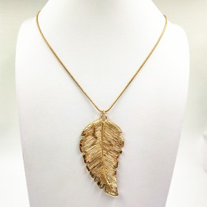 Fashion Women Costume Jewelry Leaf Shape Simple Design Charm Saudi Gold Necklace