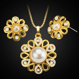 Fashion Women’s Copper Plated 18K Gold Pearl Flower Shape Dubai Necklace Earrings Two Piece Jewelry Set