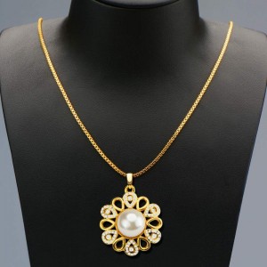 Fashion Women’s Copper Plated 18K Gold Pearl Flower Shape Dubai Necklace Earrings Two Piece Jewelry Set