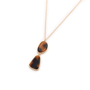 WENZHE Amber Acrylic Irregular Shaped Gold Plated Pendant Necklace For Women