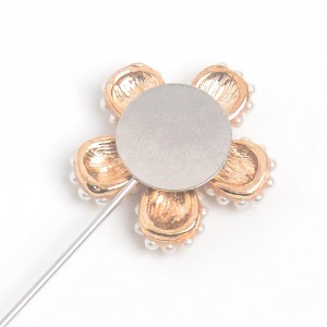 WENZHE Gold Crystal Pearls Flower Brooches