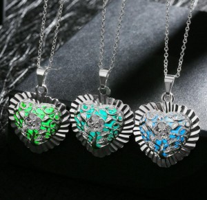 New White Gold Plated Heart Shape Luminous Glow Jewelry Dark Diffuser Necklace For Gift