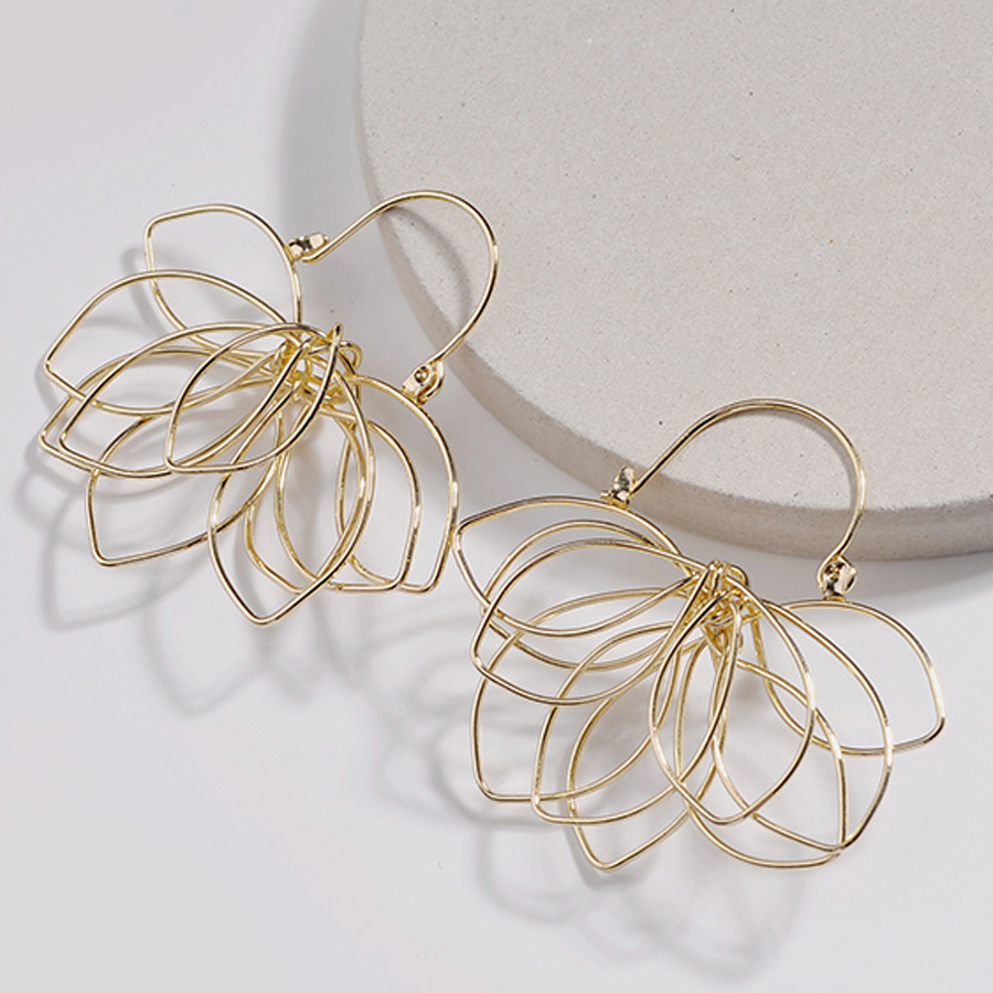 WENZHE New gold floral alloy wire winding weaving multi-layer flower earring Featured Image