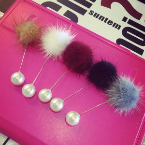 Autumn and winter high-grade mink fur ball brooch pearl female brooch a word pin cardigan scarf buckle