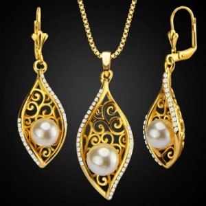 Fashion bride pearl copper plated 18K gold zircon leaves hollow Dubai necklace earrings two-piece jewelry set