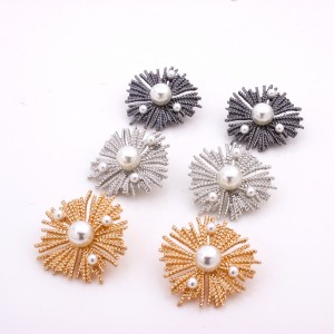 Latest Designs Fashion Accessories Pearl Flower Dainty Stud Earrings For Women