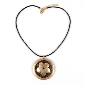 WENZHE Flower Round Pendant Gold Alloy Necklace