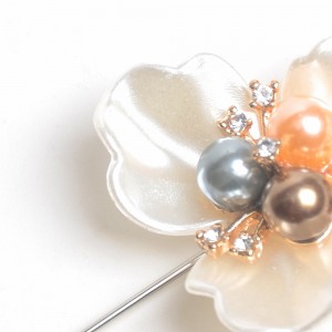 WENZHE Flower Pearl Women Shawls Brooches Pins