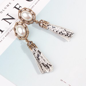 New Design Simple Imitation Pearl Hollow Metal Snakeskin Pattern PU Leather Tassel Earrings