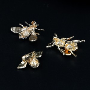 2019 new painted bee brooch animal accessories pin cute metal studded bee collar brooch