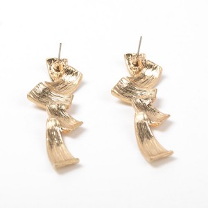 2019 New Metal Geometric Gold Earrings Wholesale Jewelry Folded Gold Earrings
