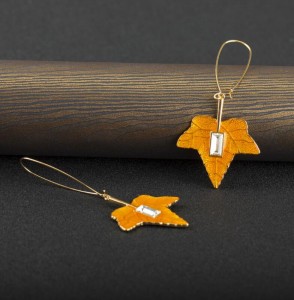 Lady Accessory Enamel Gold Maple Leaf Pendant Dangle Earrings New Designs Earring