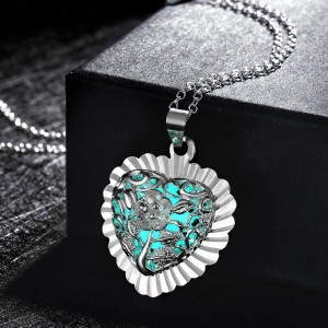 New White Gold Plated Heart Shape Luminous Glow Jewelry Dark Diffuser Necklace For Gift