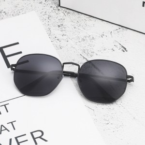 2019 new small square sunglasses wild street shot colorful sunglasses men and women retro sunglasses